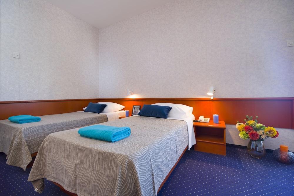 Hotel Laguna グラダツ エクステリア 写真
